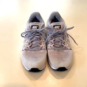 Nike Zoom Vomero 12 Size 8.5